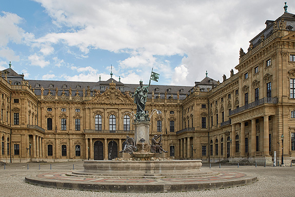 Picture: Façade of the Residence with the Franconia Fountain