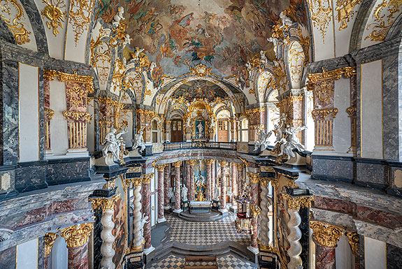 Bild: Hofkirche, Blick zum Altar